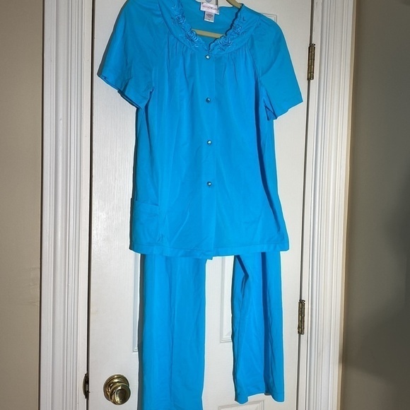 VINTAGE SHADOWLINE Sz 34  (Small) Turquoise Blue 100% Nylon Pajamas - Picture 1 of 6